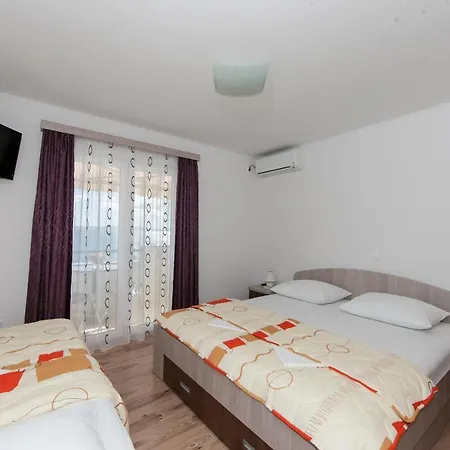 Apartment Seafront Maja A3+2 Tučepi